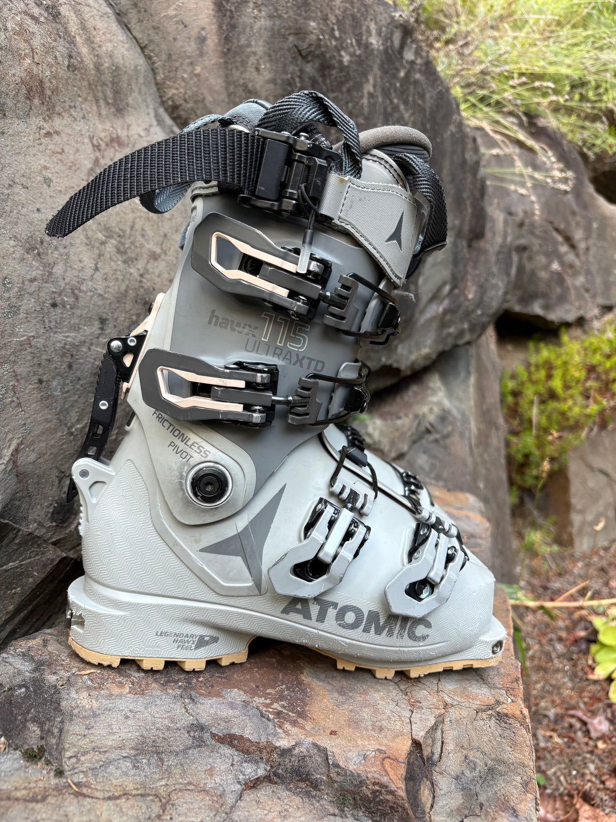 Atomic Hawx Ultra XTD 115 Boot (Light Grey, Women's 22 / 22.5)