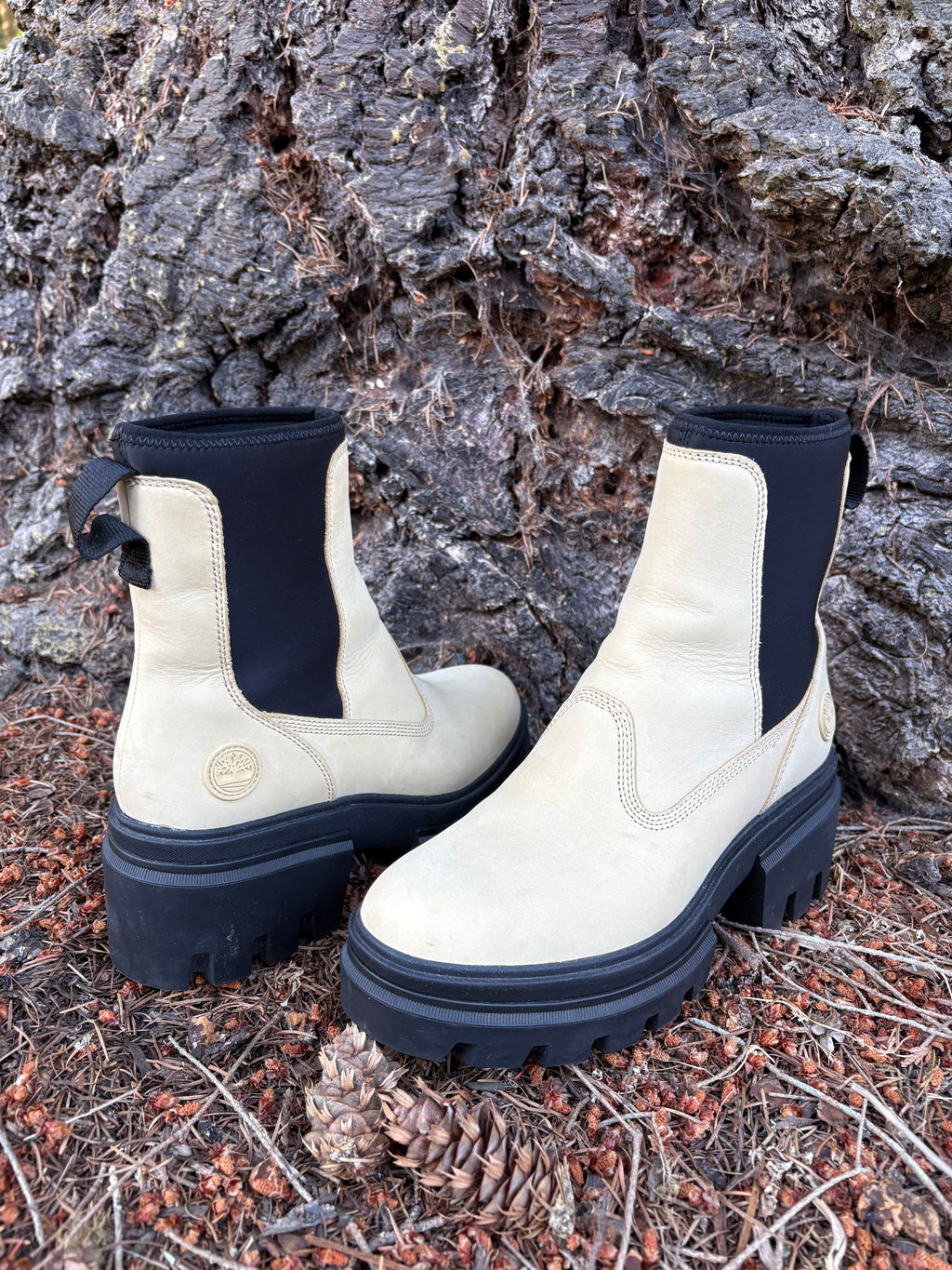 Timberland Everleigh Chelsea Boot, (Light Yellow, Women’s US 8.5)