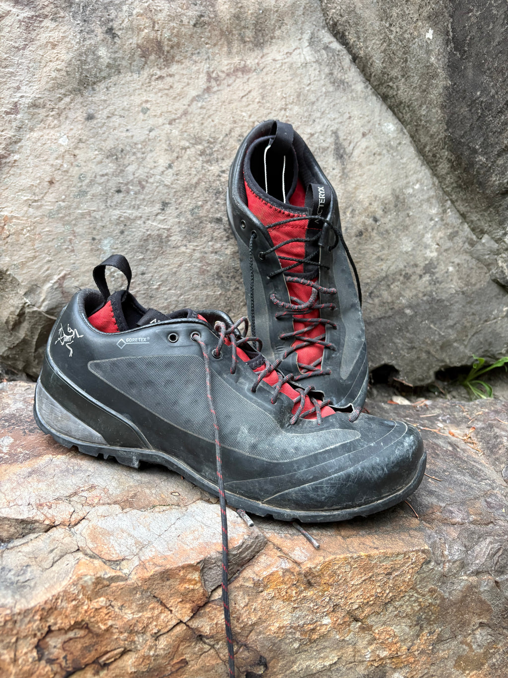 Arc’teryx Acrux2 FL GTX Approach Shoe (Black/Red, Men's 9)
