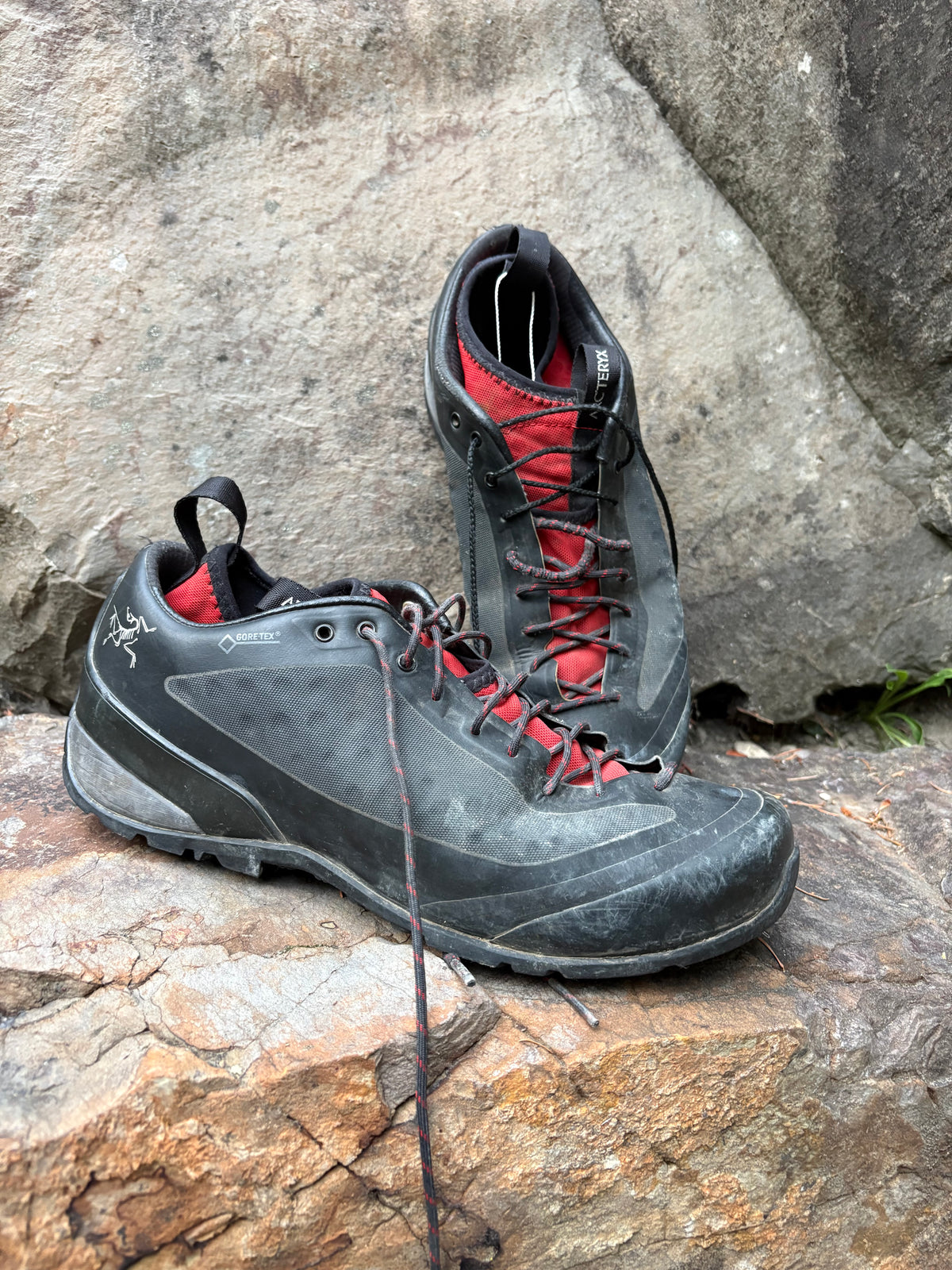 Arc’teryx Acrux2 FL GTX Approach Shoe (Black/Red, Men's 9)