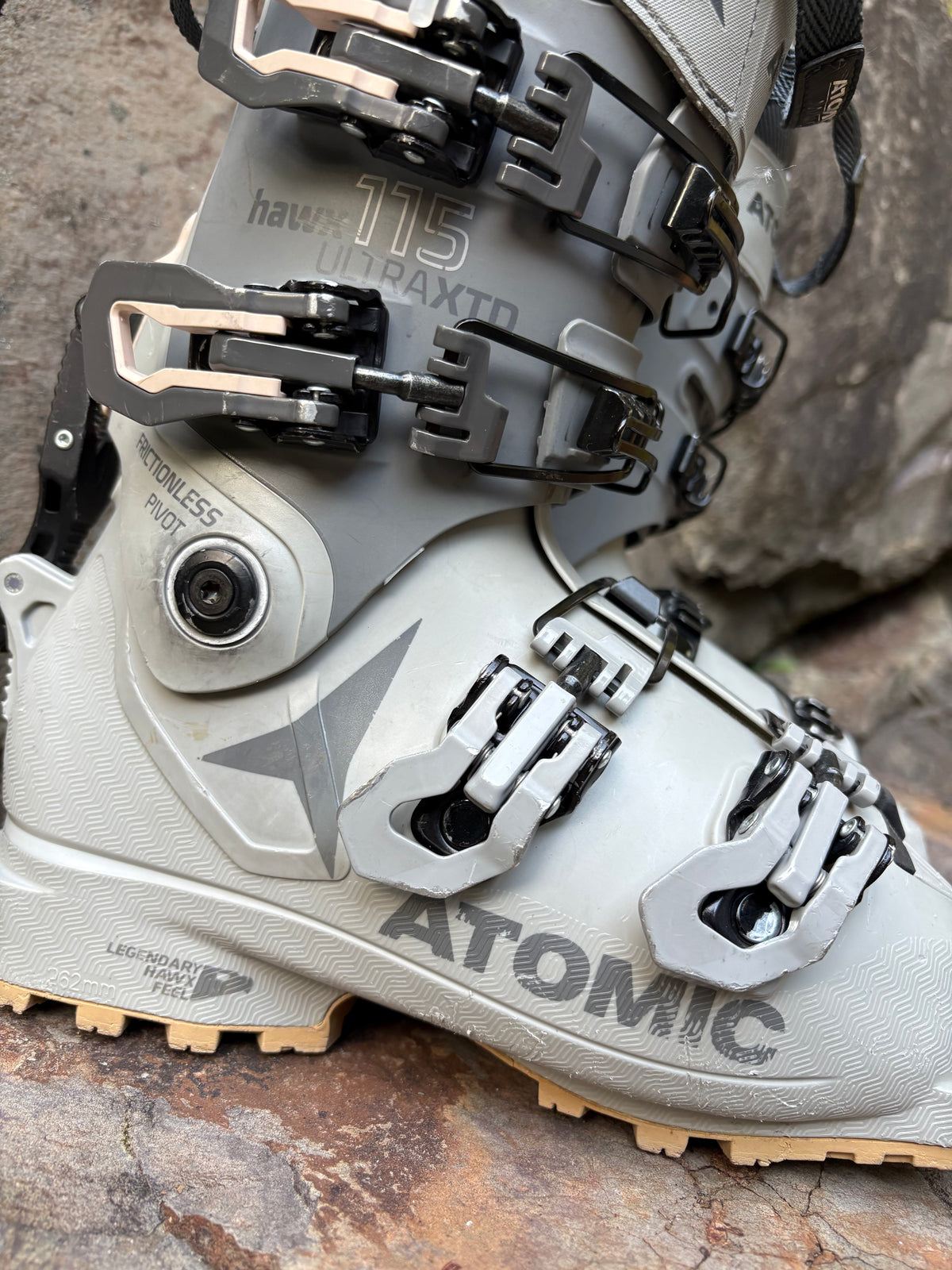 Atomic Hawx Ultra XTD 115 Boot (Light Grey, Women's 22 / 22.5)