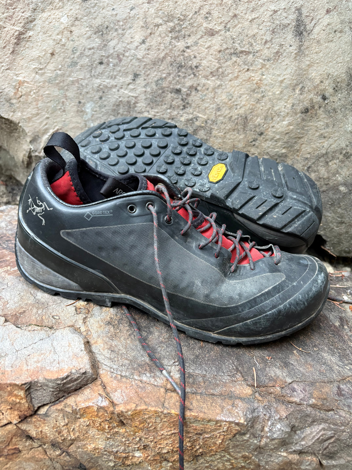 Arc’teryx Acrux2 FL GTX Approach Shoe (Black/Red, Men's 9)