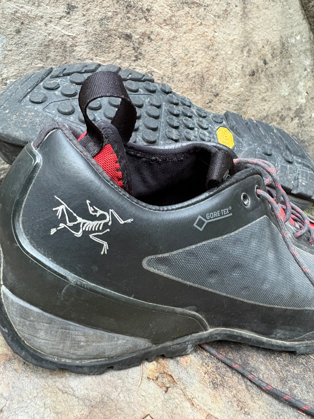 Arc’teryx Acrux2 FL GTX Approach Shoe (Black/Red, Men's 9)