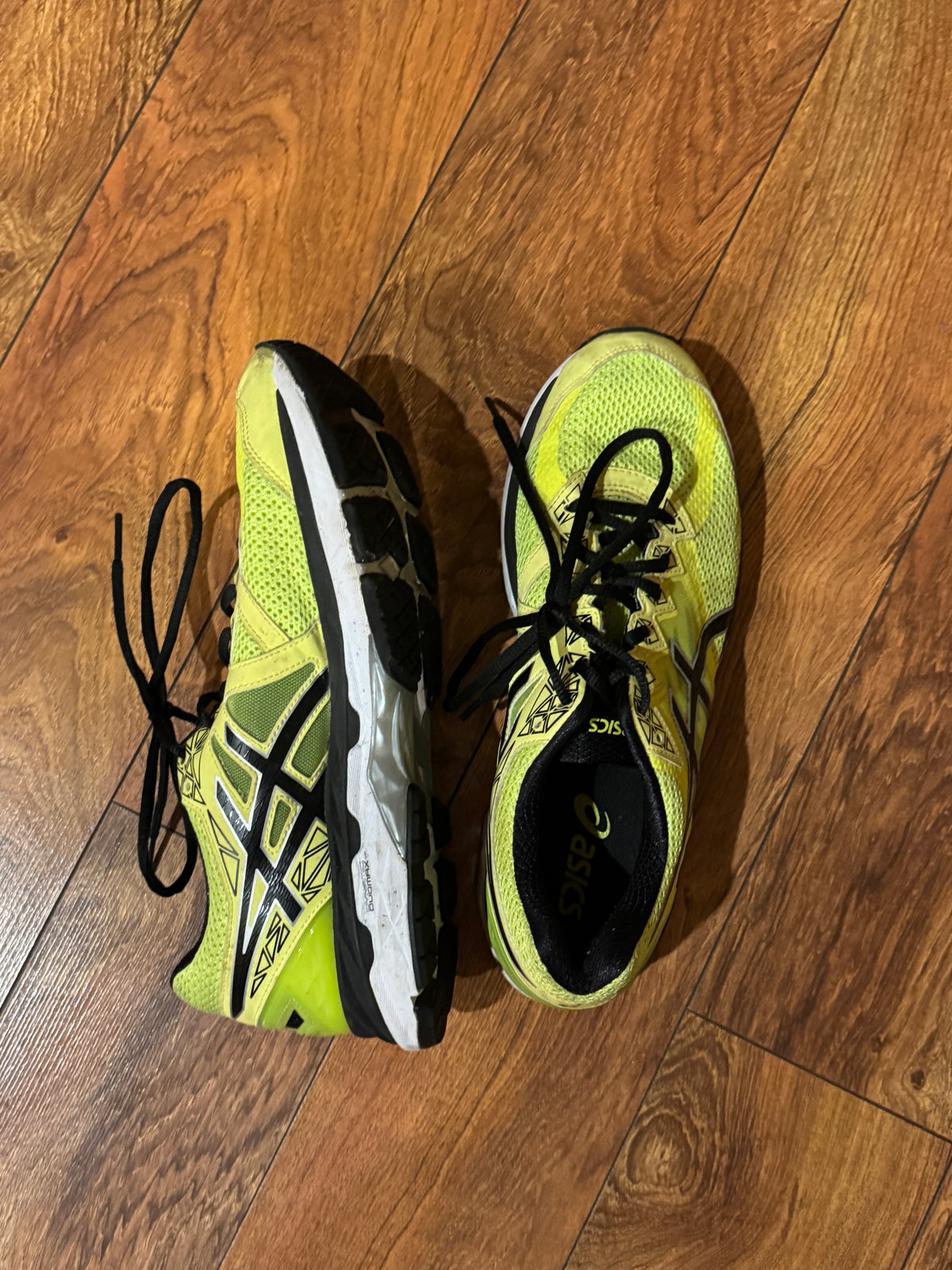 000128 - asics - Athletic Shoes - Image 1 circular-filename:05_09_2026_3acbb9b9-a643-439e-84f9-4dde9d921890_captured_image