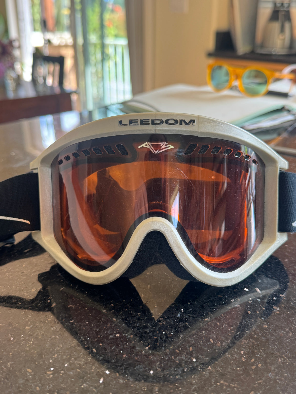 000137 - Leedom - Ski & Snowboard Goggles - Tan - Onesize - Image 1 circular-filename:07_09_2026_66878aa6-169e-4451-a1f0-00a1a5743333_captured_image