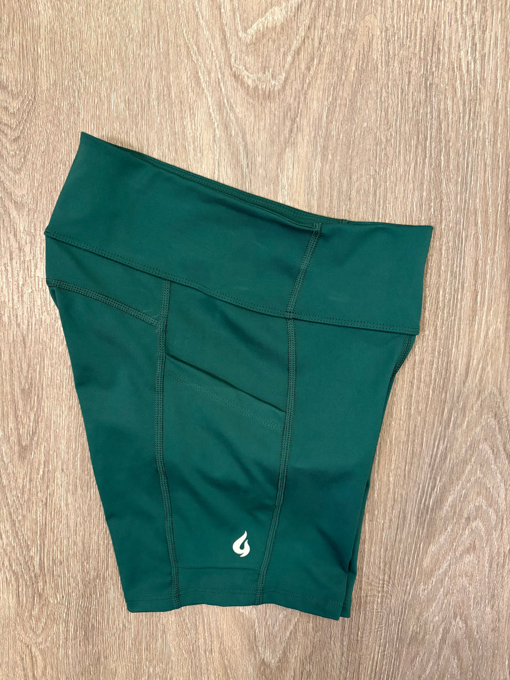 000011 - Gnara - Shorts - Green - S - Image 2 circular-filename:17_08_2026_39cb1d89-bf6e-4a71-92d0-dee0c0a19599_captured_image