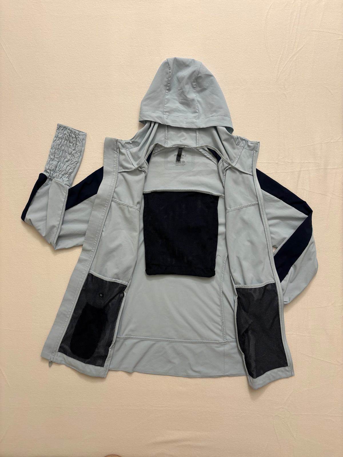 000007 - Brooks Running - Jackets - Light blue - S - Image 2 circular-filename:17_08_2026_6c370709-2328-4c35-b842-ff4ba9a6a4ce_captured_image