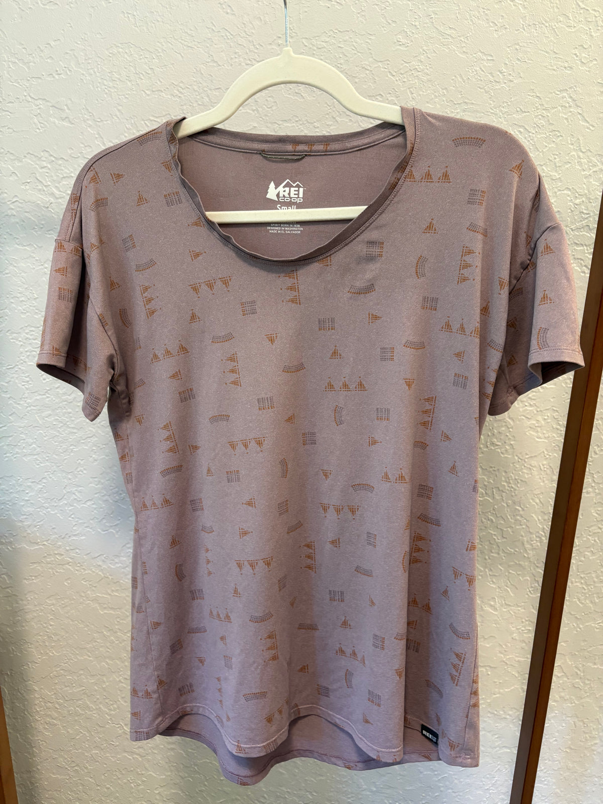000008 - REI - T-Shirts - Mauve - S - Image 1 circular-filename:17_08_2026_b3ea7c10-dba5-4fc7-8c6f-1cb46b0054ee_captured_image
