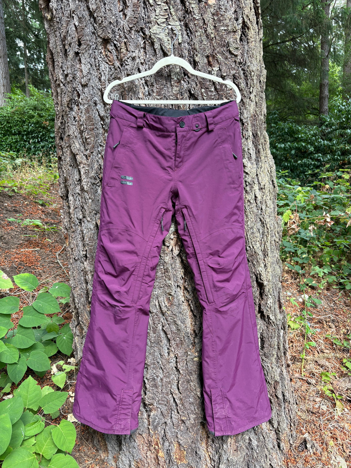 000021 - Volcom - Skiing & Snowboarding - Purple - M - Image 1 circular-filename:23_08_2026_03e34126-da1d-4572-97ce-053f57d030d2_captured_image
