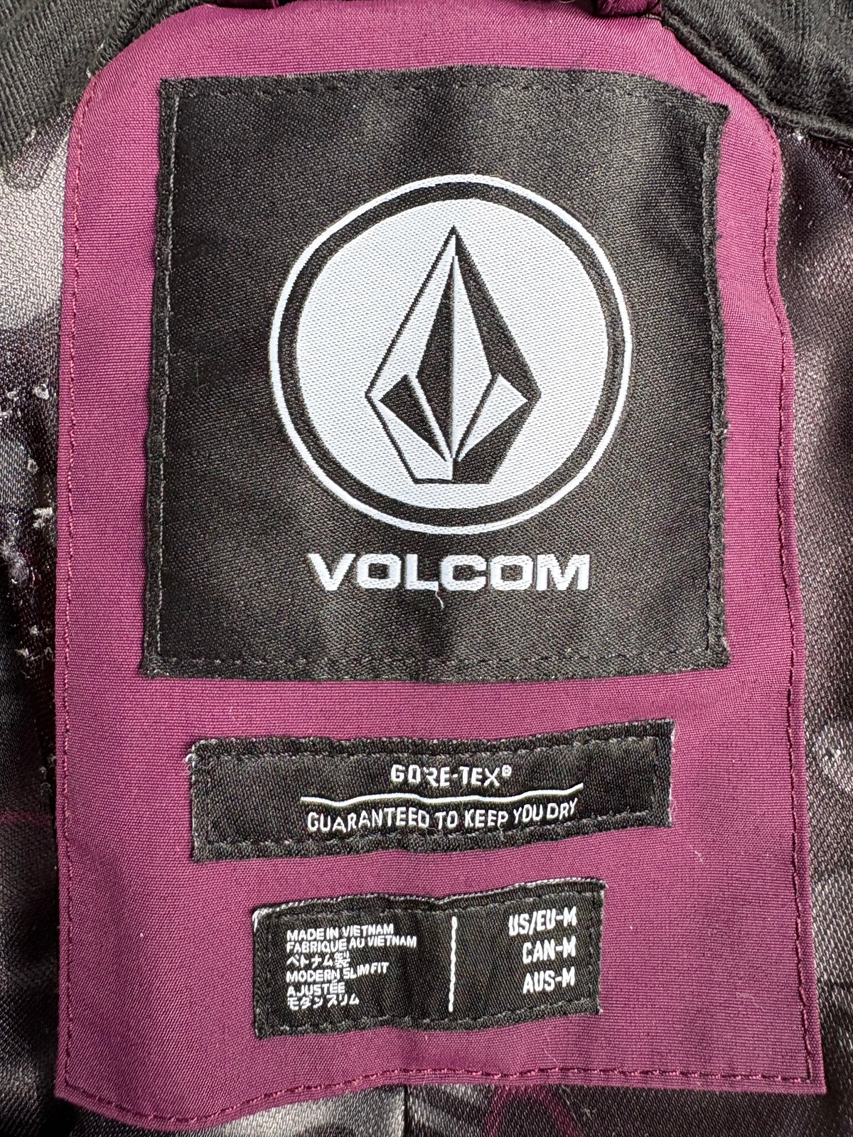 000021 - Volcom - Skiing & Snowboarding - Purple - M - Image 3 circular-filename:23_08_2026_4d2389ec-53b0-4a9f-affa-ad41a1d71c5e_captured_image