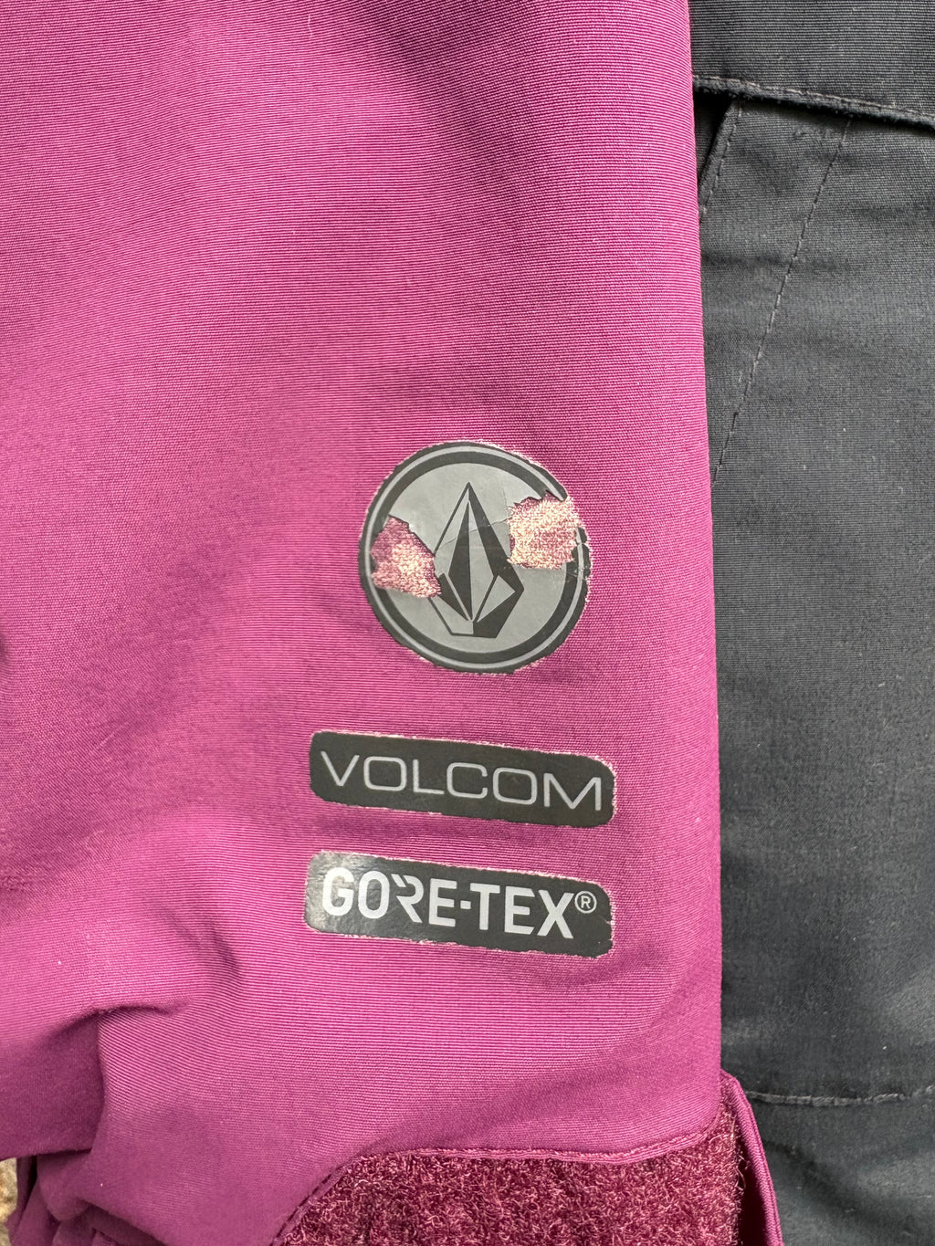 000022 - Volcom - Skiing & Snowboarding - Purple - M - Image 5 circular-filename:23_08_2026_cb437e48-4493-4abc-bd90-3510013a1373_captured_image