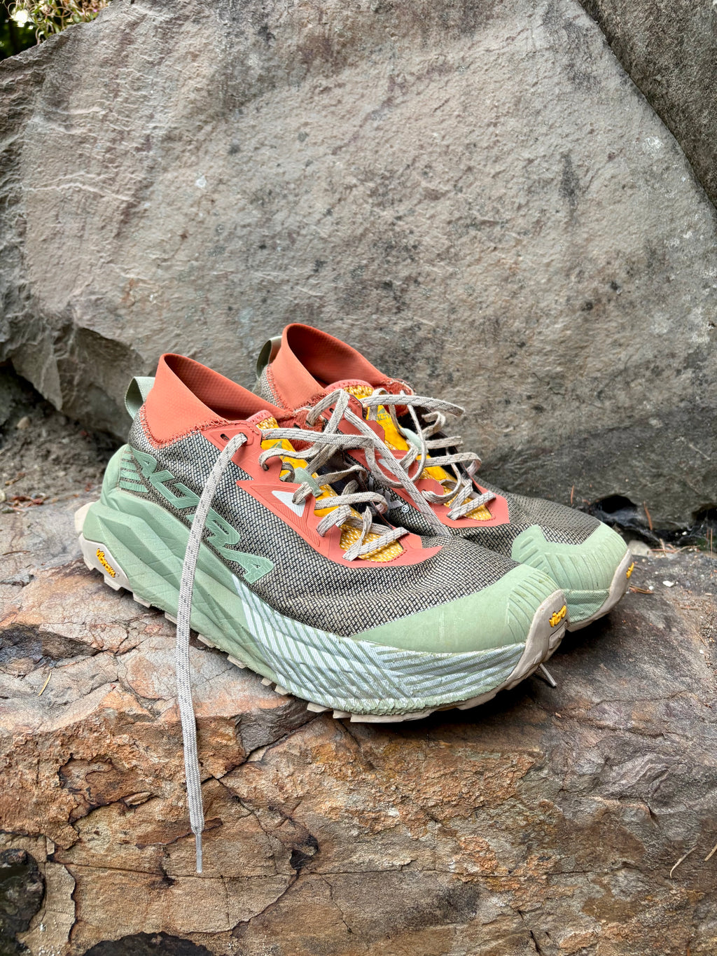 000029 - Altra - Athletic Shoes - 10 - Image 1 circular-filename:26_08_2026_822b0aa1-715a-4102-b323-42a6a3c3b5a5_captured_image